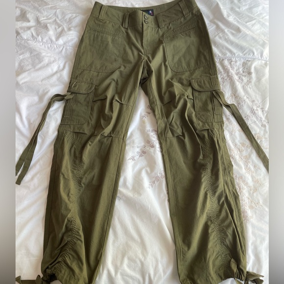 dELiA*s Pants - Delia’s Low-Waisted Green Cargo Pants